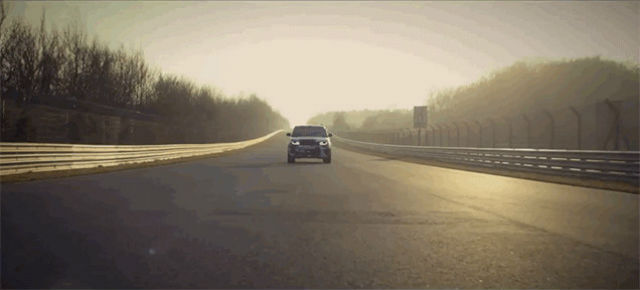 Penampakan Range Rover Sport SVR dalam Video  