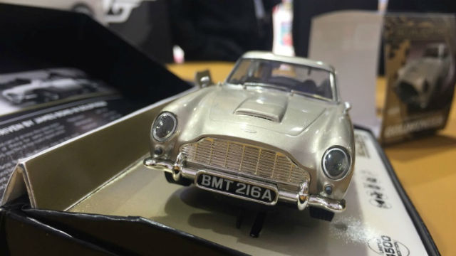 Scalextric: Pabrikan “Die-Cast” James Bond  