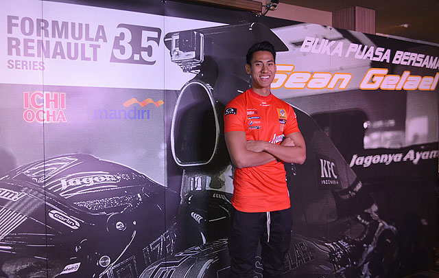 Sean Gelael Targetkan 8 Besar di Seri ke-5 Formula Renault 2015  