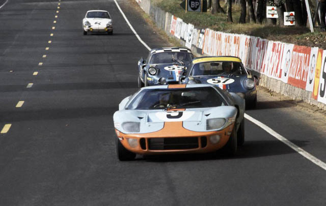 Blast from The Past: Ford GT40 di Le Mans 1966 (Video) 