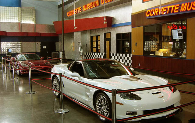 Lubang Besar di National Corvette Museum Telan 8 Mobil (Video) 