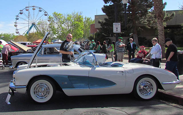 Dari Ajang St. Patrick's Day Car Show di Henderson, Nevada  