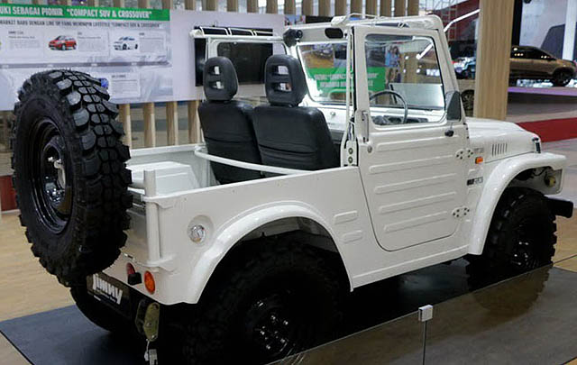 Suzuki Jimny Generasi Pertama Curi Perhatian di GIIAS 2016  