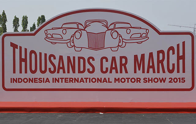 Parade Mobil Klasik 'Banjiri' Acara 'Thousands Car March'