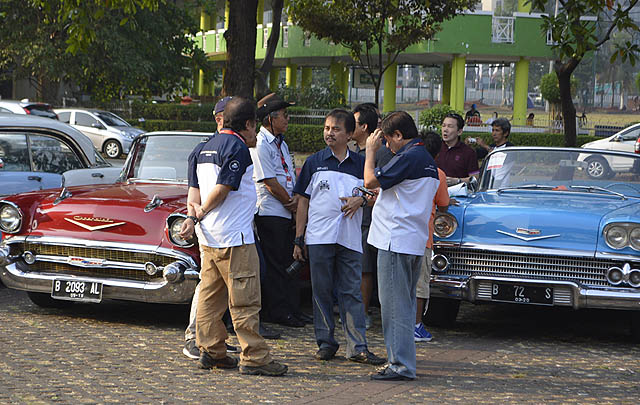Parade Mobil Klasik 'Banjiri' Acara 'Thousands Car March'