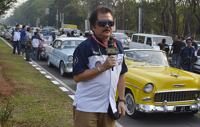 Parade Mobil Klasik 'Banjiri' Acara 'Thousands Car March'