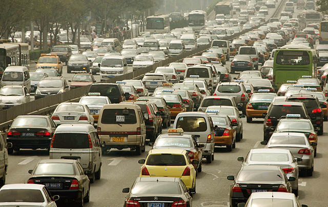Etika Berkendara Aman dan Nyaman di Jalan Raya  