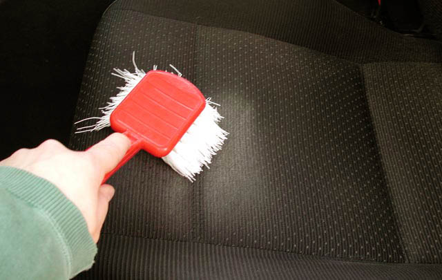 Tips Praktis Bersihkan Jok Mobil  