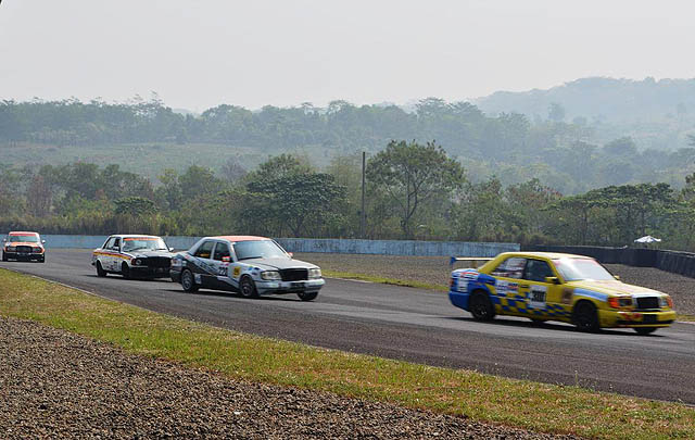 Tomi Hadi Sabet Juara Umum Mercedes-Benz Race Championship 2015  