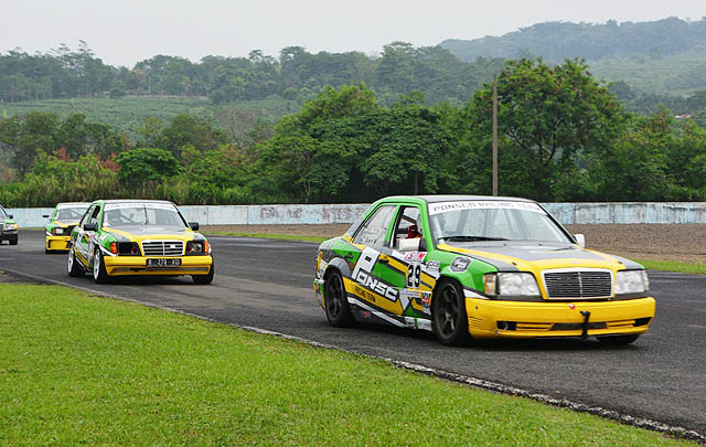 Tomi Hadi Sabet Juara Umum Mercedes-Benz Race Championship 2015  