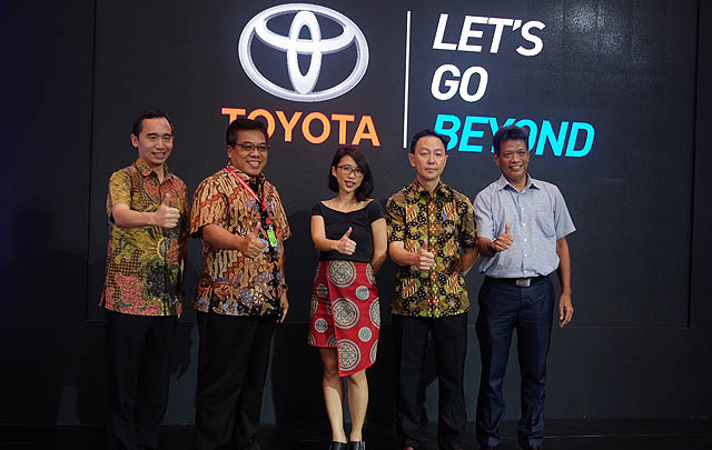 Toyota Hadirkan Teknologi Hybrid di Pameran Otomotif Surabaya 2017  