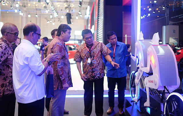 Toyota Hadirkan Teknologi Hybrid di Pameran Otomotif Surabaya 2017  