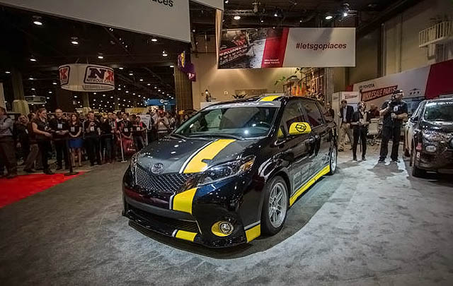 Toyota Sienna R-Tuned Meluncur di SEMA Show 2015  