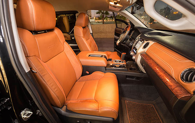 Toyota Tundrasine 8-Pintu Tampil di SEMA Show 2015