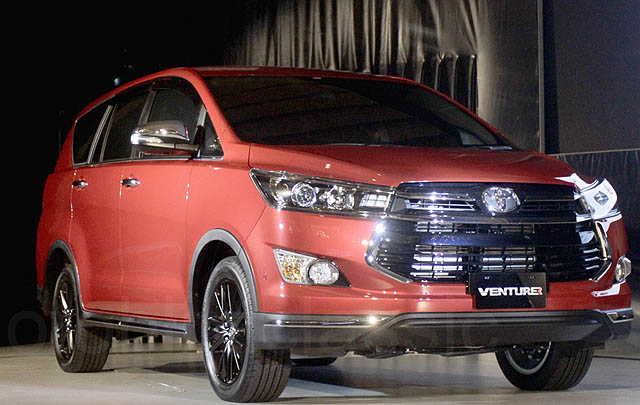 Toyota Innova Venturer & New Corolla Altis Resmi Meluncur di Indonesia  