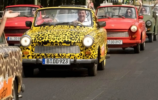 Ratusan Trabant Klasik Peringati 25 Tahun Runtuhnya Tembok Berlin  