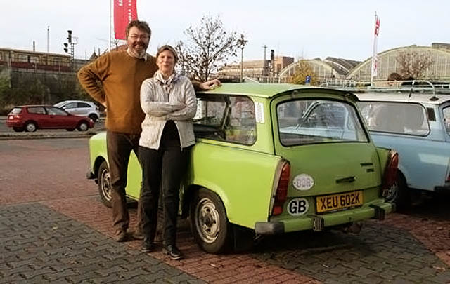 Ratusan Trabant Klasik Peringati 25 Tahun Runtuhnya Tembok Berlin  