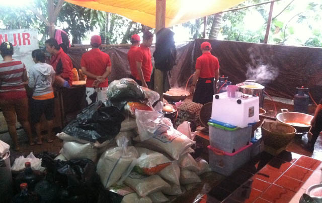 VCB Bantu Korban Banjir di Subang  