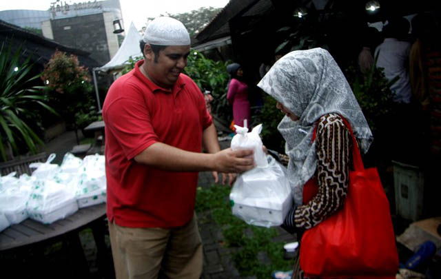 VEI Berbagi Bersama Anak Yatim di BSD