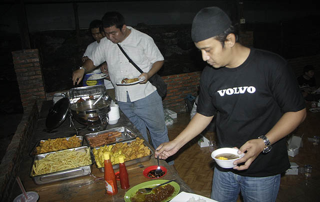 VEI Berbagi Bersama Anak Yatim di BSD