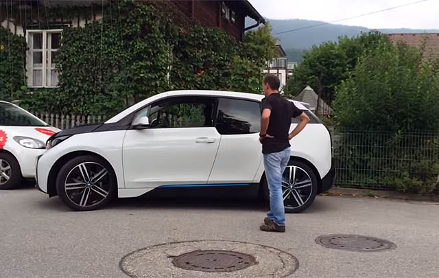 Video: BMW i3 Ini Bisa Parkir Sendiri!  