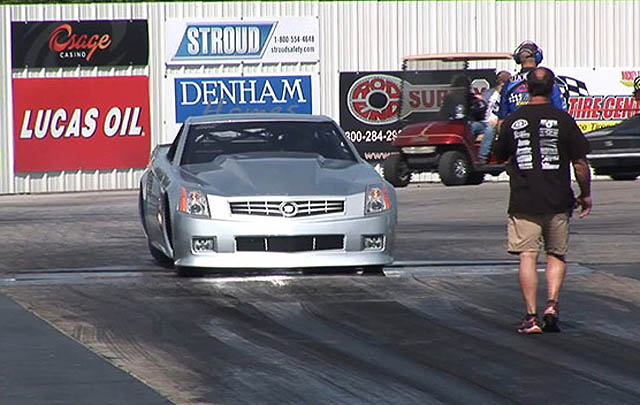 Video: Duel Cadillac vs Corvette Bertenaga 3.000 HP!  