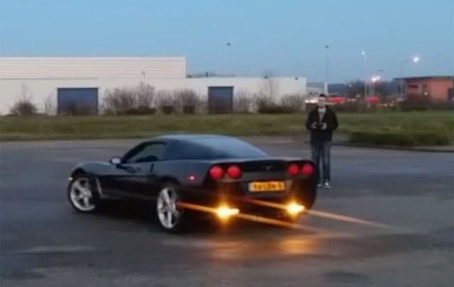 Wow, Mobil Corvette Ini Bisa Dikemudikan Lewat Remote Control! (Video)