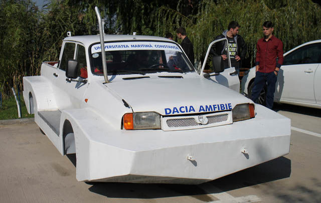 Video: Pick-up Amfibi Dacia dari Romania!  