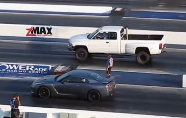 Video: Adu Cepat Nissan GT-R vs Mobil Pickup, Siapa yang Menang?  