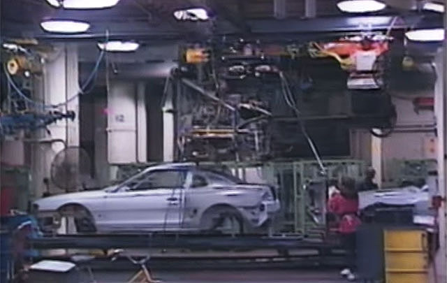 Video: Proses Pembuatan Ford Mustang Era '90-an 