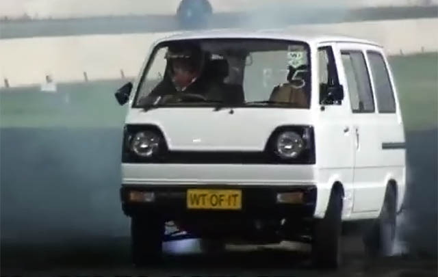 Video: Aksi Drifting Suzuki ST100 Minibus!  