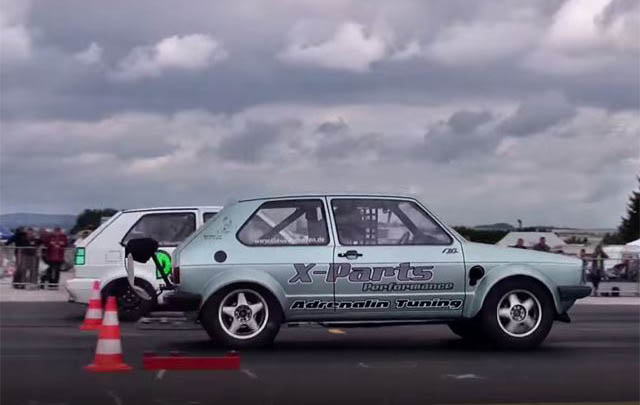 Video: Pertarungan Dua VW Golf Super-Kencang  