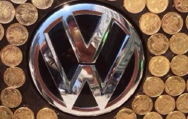 Unik! VW Beetle Ini Dilapisi 10.000 Koin Emas  