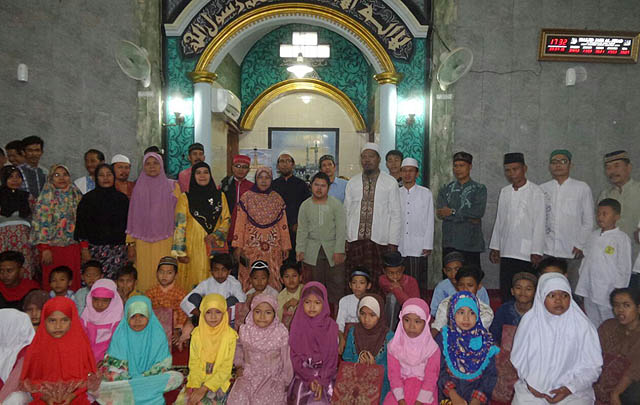 Safari Ramadhan, VW Bekasi Berbagi Bersama Dhuafa