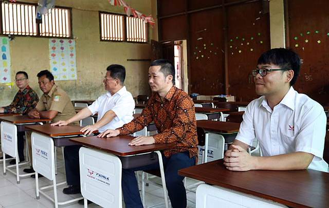 Peduli Pendidikan, SGMW Motor Indonesia Beri Bantuan SDN 03 Sukamahi  