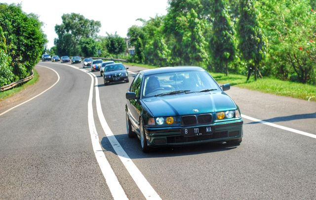 Balapan Seru Komunitas BMW E36 di Bendungan Cirata  
