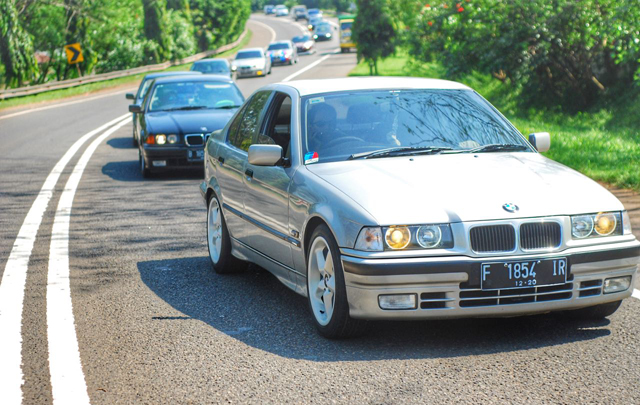 Balapan Seru Komunitas BMW E36 di Bendungan Cirata  