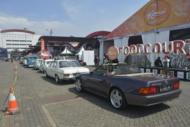 Parade Mobil Kuno Center Piece of Carni IIMS 2018  