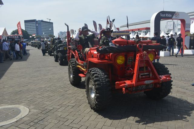 Parade Mobil Kuno Center Piece of Carni IIMS 2018  