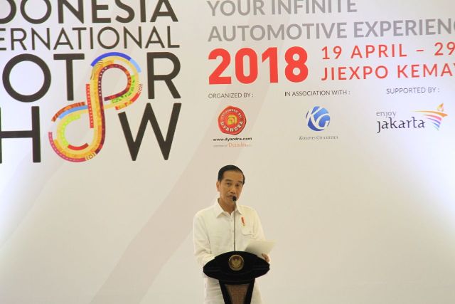 Foto-Foto Lengkap Presiden Jokowi Keliling IIMS 2018  