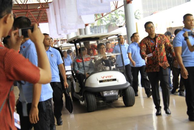 Foto-Foto Lengkap Presiden Jokowi Keliling IIMS 2018  