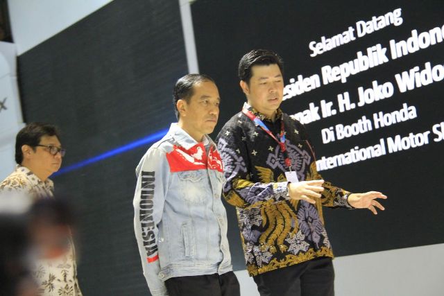 Foto-Foto Lengkap Presiden Jokowi Keliling IIMS 2018  