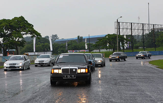 Hari Ke-3 Jamnas MB Club INA, Ratusan Mobil Gelar 'Victory Lap' di Sentul