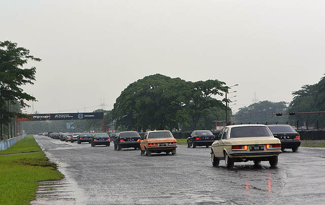 Hari Ke-3 Jamnas MB Club INA, Ratusan Mobil Gelar 'Victory Lap' di Sentul