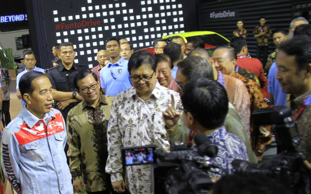 Foto-Foto Lengkap Presiden Jokowi Keliling IIMS 2018  