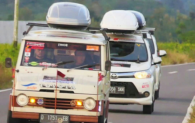 Kijang Buaya Temani Veloz dan Sienta Lakoni Touring Jakarta-Timor Leste  