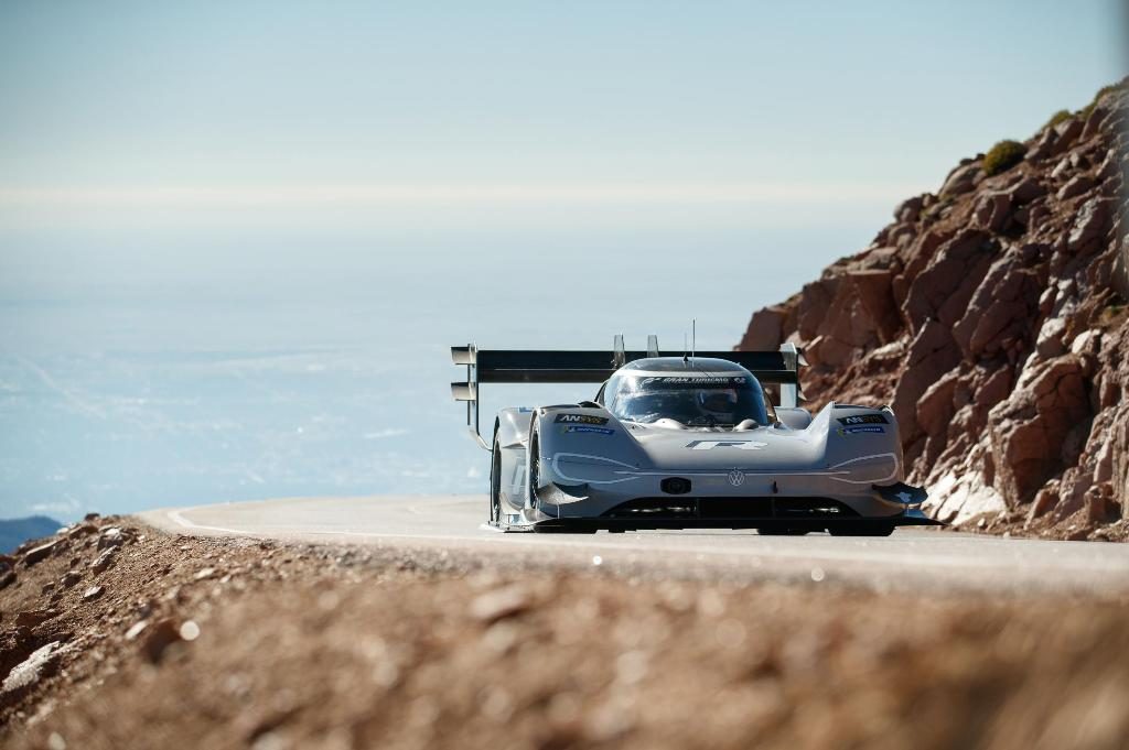 Volkswagen I.D. R Pikes Peak Bukukan Sejarah  