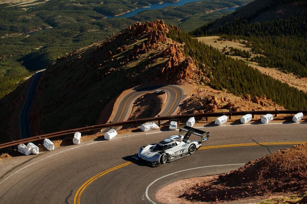 Volkswagen I.D. R Pikes Peak Bukukan Sejarah  