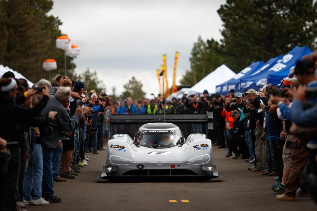 Volkswagen I.D. R Pikes Peak Bukukan Sejarah  