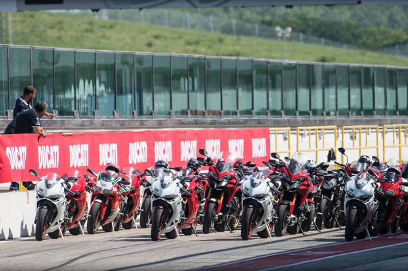 12 Pembalap MotoGP dan WSBK "Tarung" di World Ducati Week 2018  